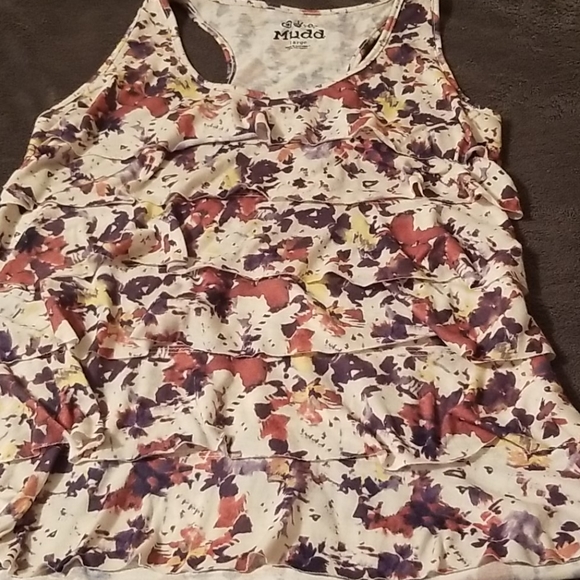 3 tank tops with ruffles - Picture 5 of 11